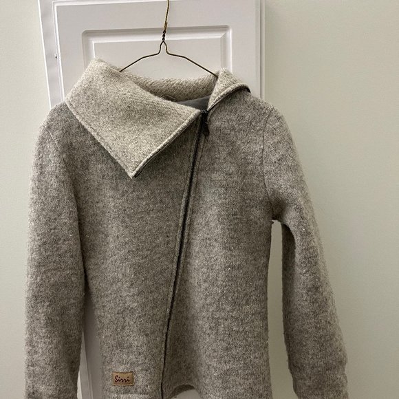 XS Icelandic lined wool sweater jacket with asymmetrical closing - Picture 1 of 5